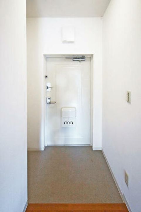 URアーバンラフレ小幡0060403の玄関