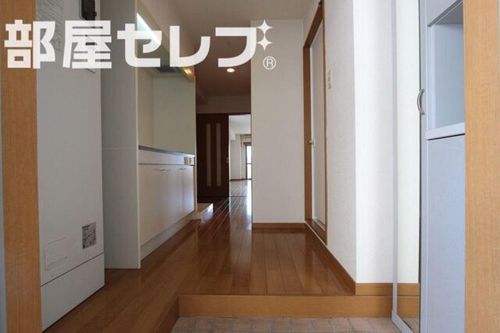 センチュリーパーク広住町403の玄関