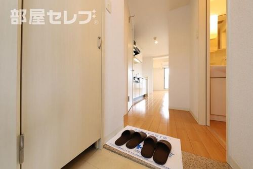 AHビル0707の玄関