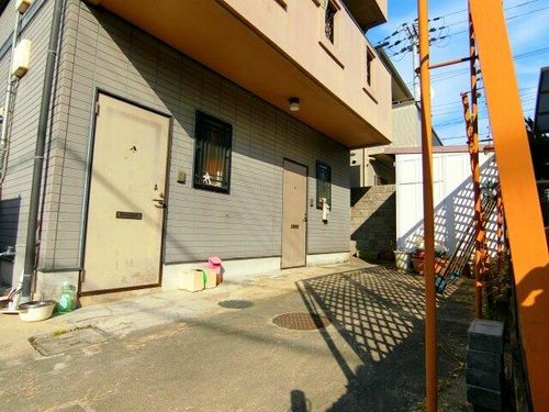 酒井ハイツの玄関