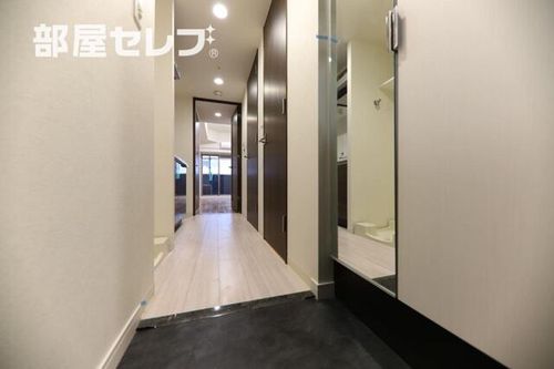 プレサンス広小路通パルス0501の玄関
