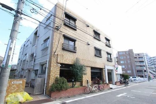 本山マンション201の外観