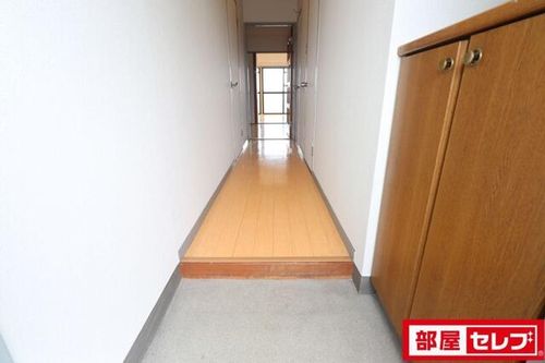 ロイヤルマンション横井の玄関