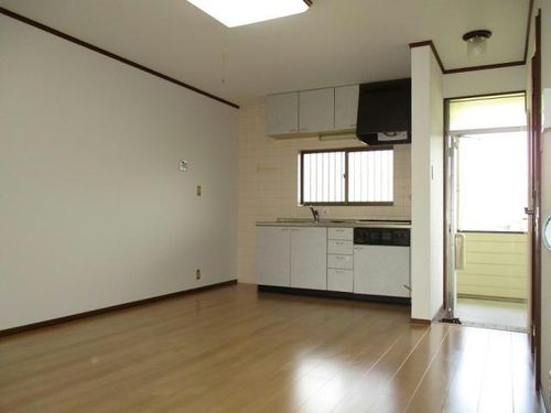 川井田ハイツ202の居間