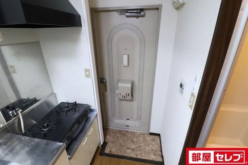 サンリバーかわきん205の玄関