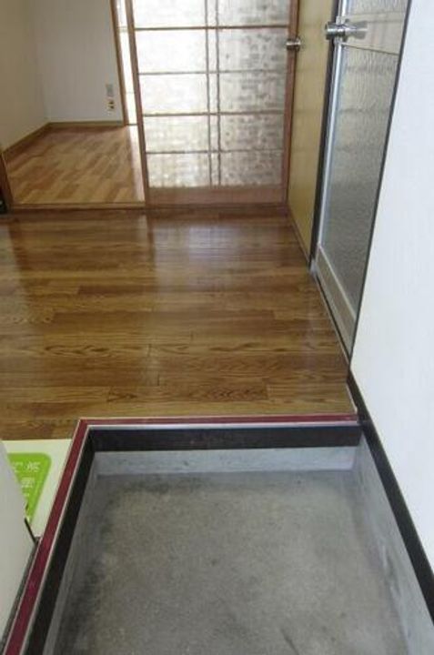 光栄荘205の玄関