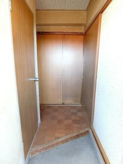 ハイツ一木303の玄関