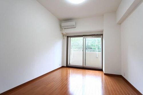 KⅡ-OKASAN B.二番館の内装