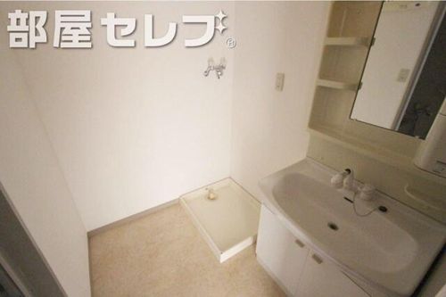 ジュノス404の内装