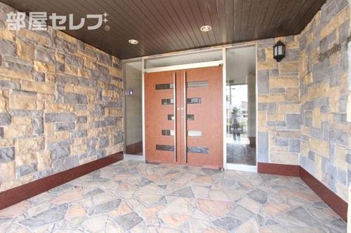 グランダリュールの玄関