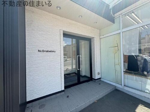 第5ナベビルの玄関
