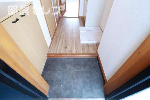 ハイム金山南802の玄関