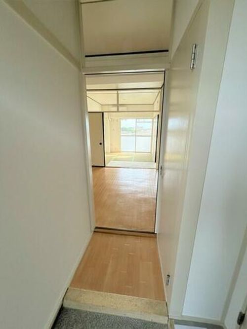 UR鳴海第二1010701の玄関