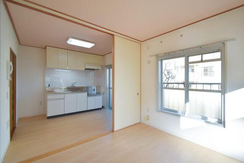 UR中登美第三E070101の居間
