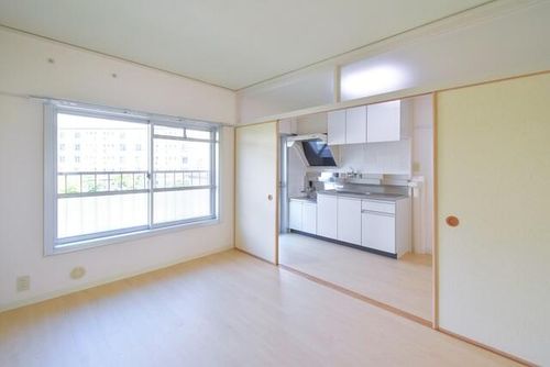 UR富雄0230305の居間