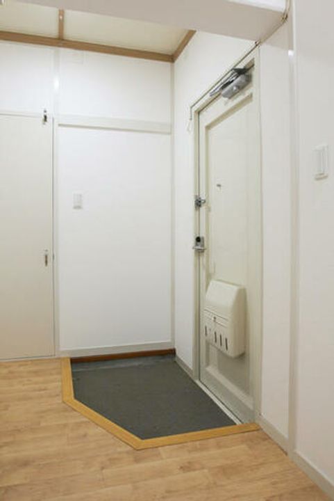 UR南花台0240205の玄関