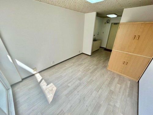 ホープ大晃の居間