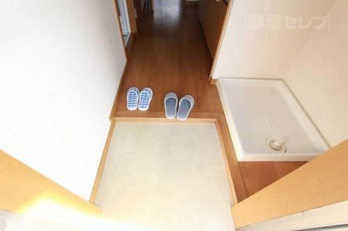 ディアコートN103の玄関