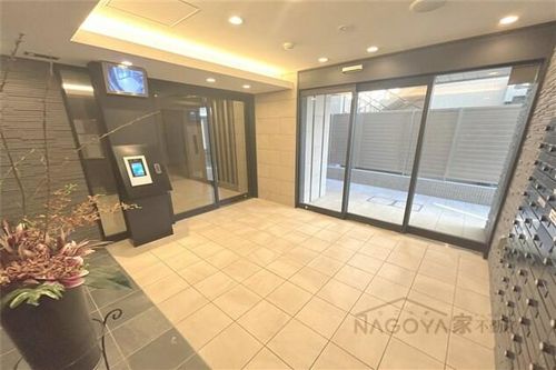 エステムコート名古屋泉プラチナムゲートの玄関