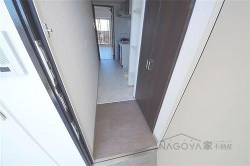 エステムコート名古屋泉プラチナムゲートの玄関