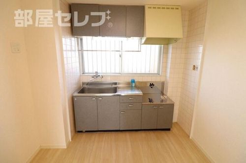 エルシャトー新川202のキッチン