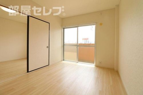 エルシャトー新川202の内装