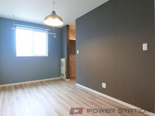 アレックスサーナズのその他画像