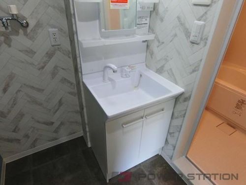 アレックスサーナズのその他画像