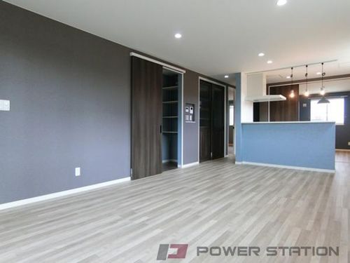 アレックスサーナズのその他画像