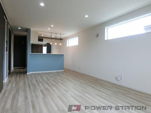 アレックスサーナズのその他画像