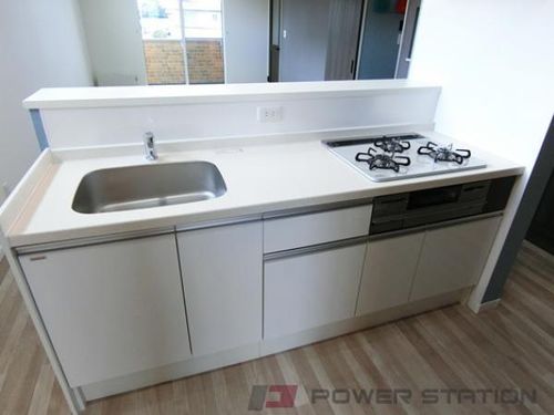 アレックスサーナズのその他画像