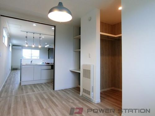 アレックスサーナズのその他画像