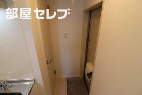 ディアコート浄心105の玄関