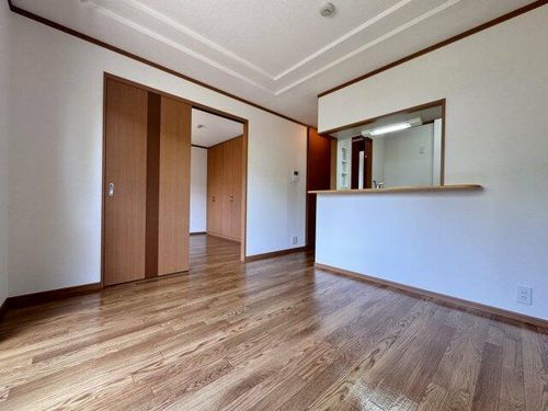 ラ・エレガンス77の居間