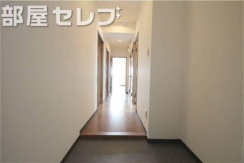 アーバンドエル八事石坂412の玄関
