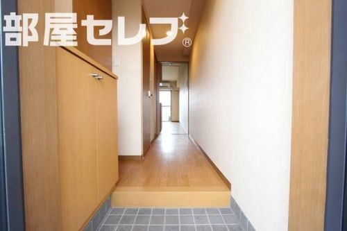 シュテルン中柳303の玄関