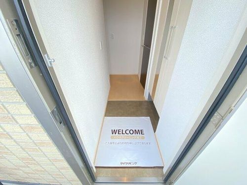 D’room京命302の玄関