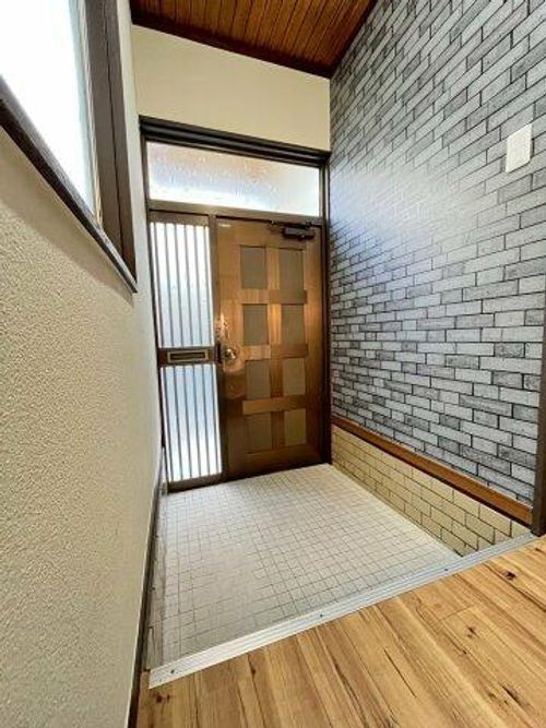 大阪府堺市東区日置荘西町1丁(一戸建)の賃貸物件の玄関