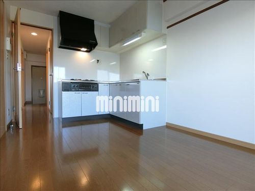 岡部ビルの居間