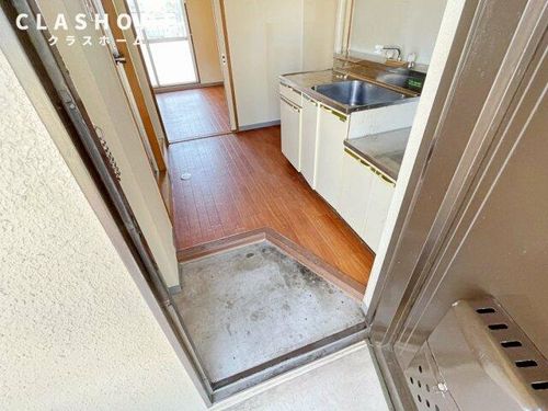 シャトレベール青山101の玄関