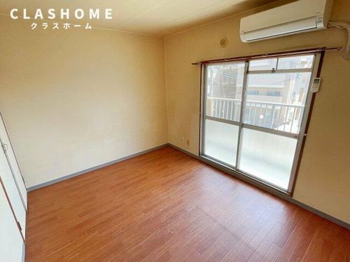 シャトレベール青山101の居間