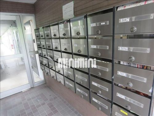 岡地レジデンス月ヶ丘の玄関