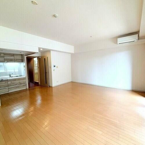 ソーラスフロント富船の居間