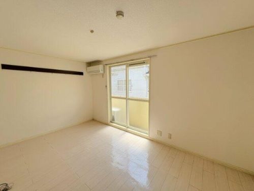 EAST COURT 両郷Bの居間