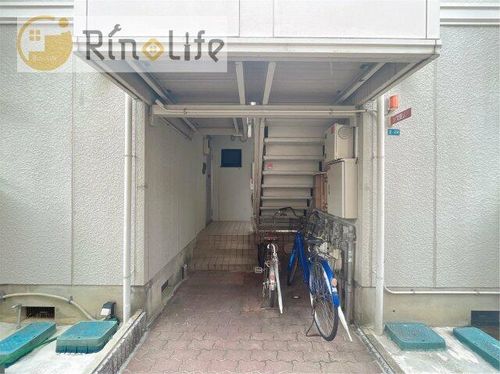 大阪府八尾市高美町1丁目(アパート)の賃貸物件の玄関