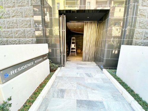 S-RESIDENCE小阪azureの玄関