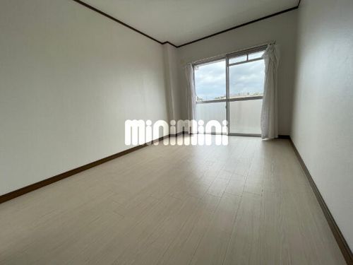 ハイツ・ラ・メイジュの居間