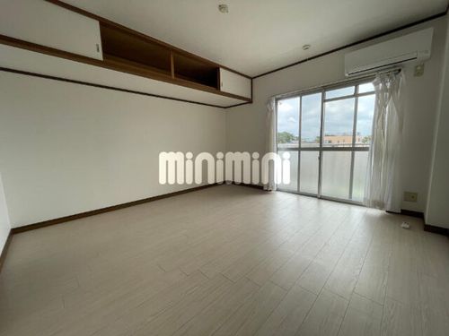 ハイツ・ラ・メイジュの居間