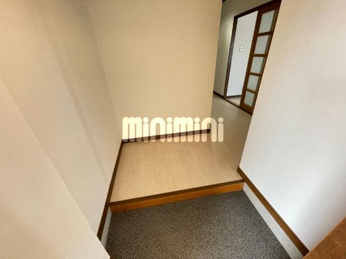 ハイツ・ラ・メイジュの玄関