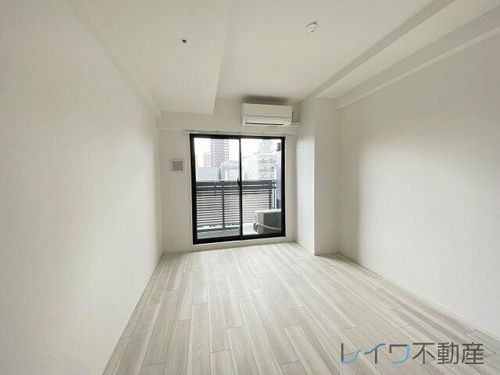 S-RESIDENCE堺筋本町Deuxの居間